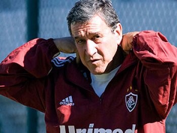 parreira-diz-que-o-flu-esta-sendo-prejudicado-pela-arbitragem