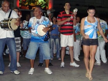 jade-barbosa-samba-com-a-bateria-da-beija-flor-em-nilopolis