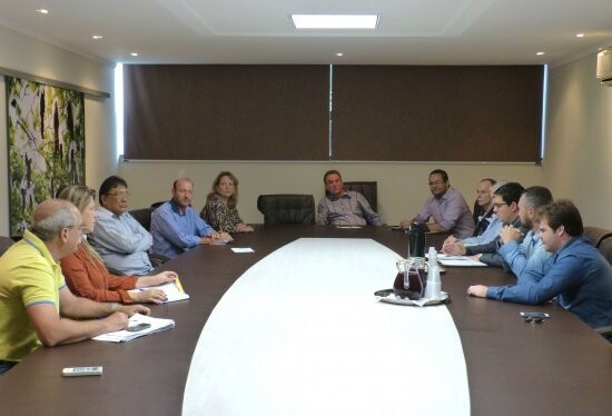 vereadores-se-reunem-com-prefeito-e-dirigentes-da-acimar-para-definir-abertura-do-comercio-aos-sabados