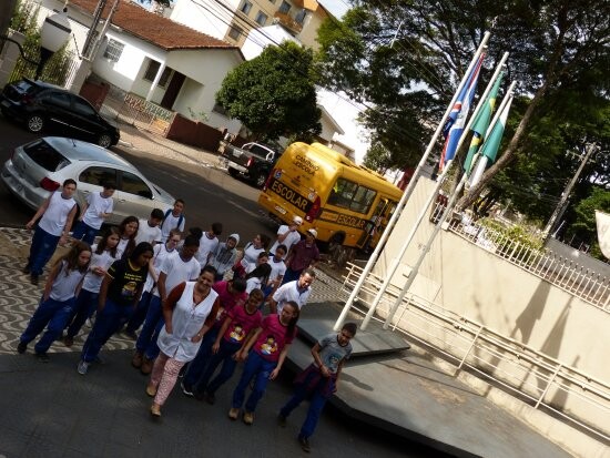 alunos-do-colegio-bittencourt-visitam-a-camara-municipal