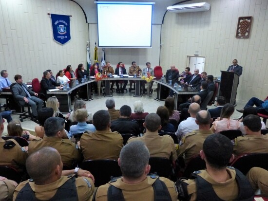 camara-entrega-41-mocoes-e-tres-titulos-em-homenagem-ao-trabalho-dos-policiais-militares-e-civis