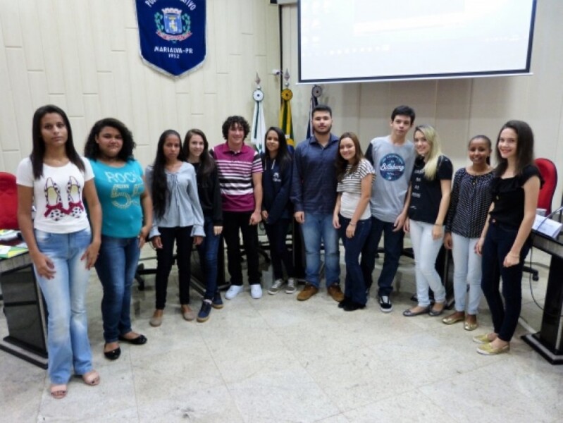 participantes-do-camara-jovem-sao-diplomados-e-empossados-em-sessao-solene
