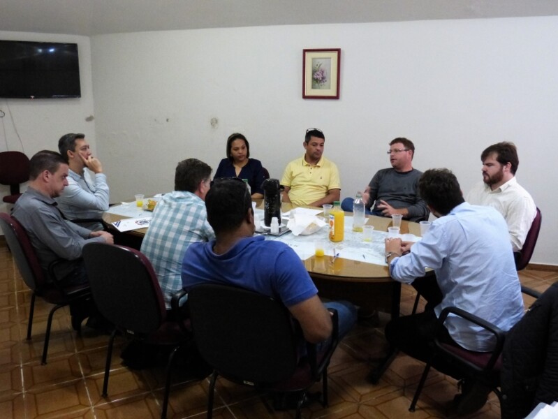 em-reuniao-com-os-vereadores-victor-fala-sobre-saude-concurso-e-transito