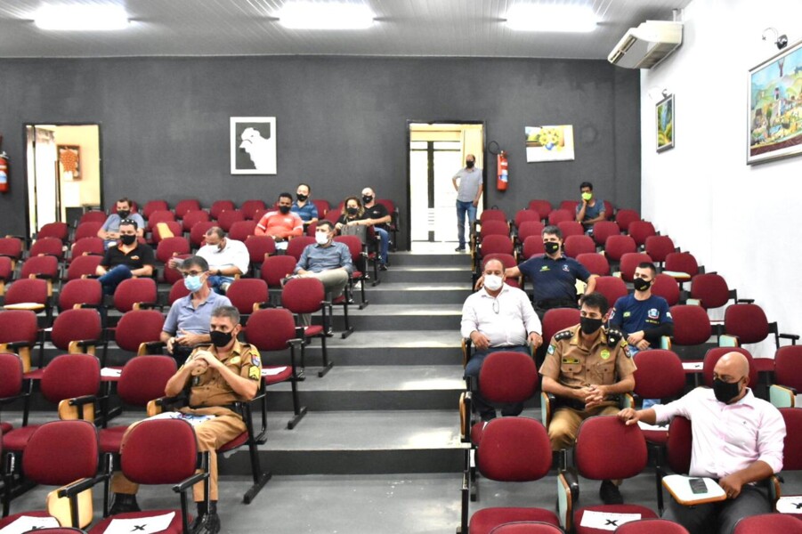 vereadores-participam-de-reuniao-promovida-pela-prefeitura-com-donos-de-bares-e-lanchonetes