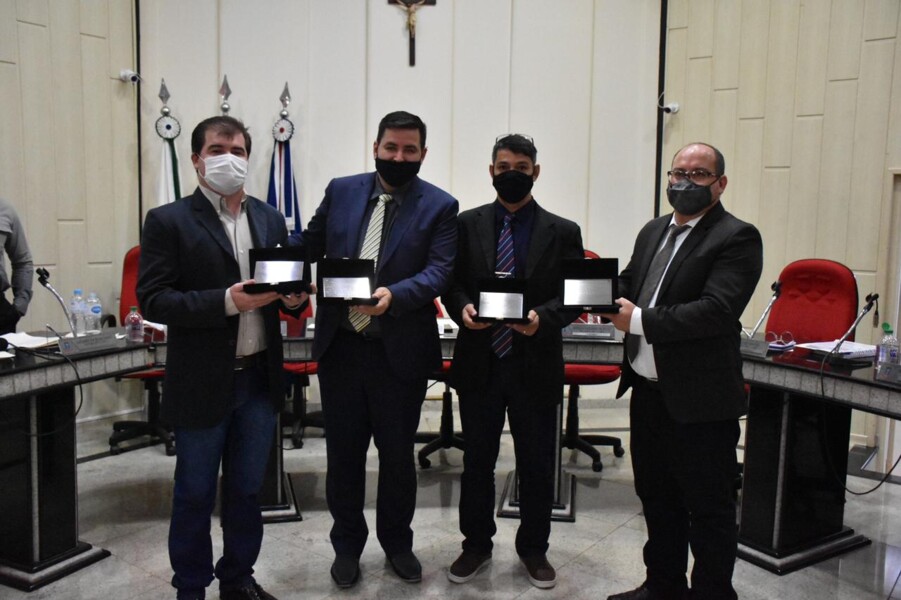 camara-recebe-homenagem-pela-aprovacao-do-projeto-que-instituiu-o-programa-visao-solidaria-no-municipio