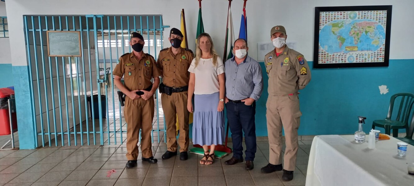 presidente-da-camara-de-marialva-participa-de-entrega-simbolica-de-uniformes-no-colegio-civico-militar-parigot-de-souza