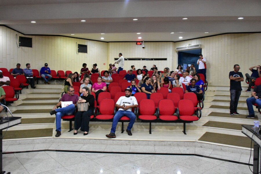 vereadores-pedem-prazo-para-discussao-de-projeto-que-regulamenta-o-fracionamento-da-licenca-premio