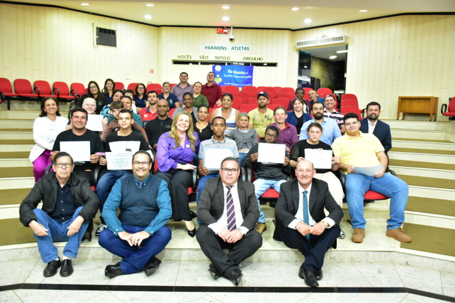 camara-de-marialva-entrega-mocao-de-aplausos-e-congratulacoes-ao-atleta-paralimpico-carlos-eduardo-da-silva