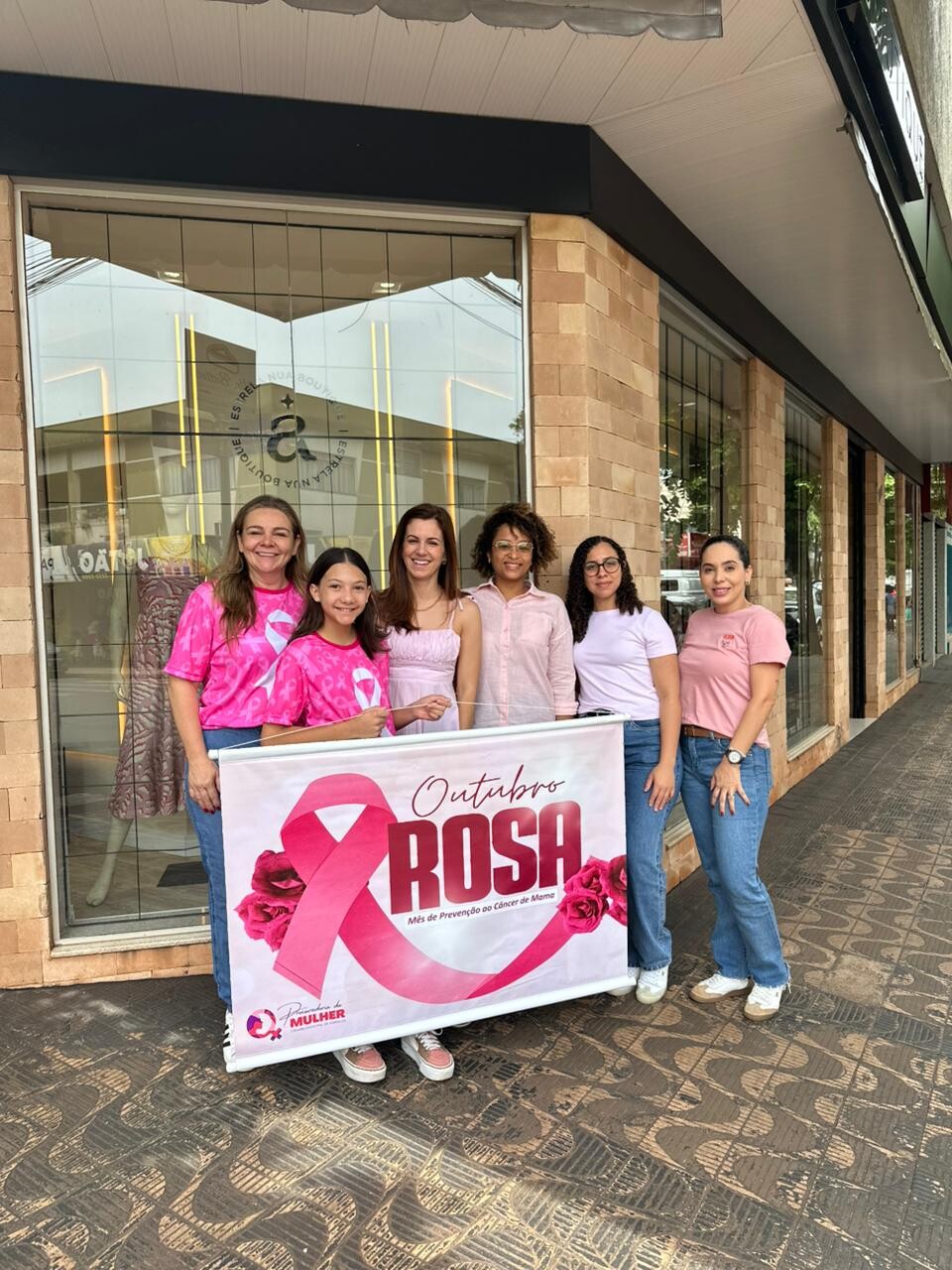 outubro-rosa-termina-com-missa-torneio-de-futsal-e-adesivaco